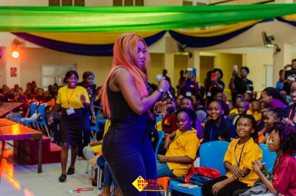 Niniola inspires children at DIGITEST 2019