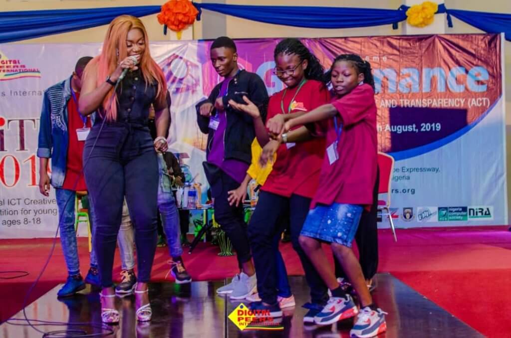 Niniola inspires children at DIGITEST 2019